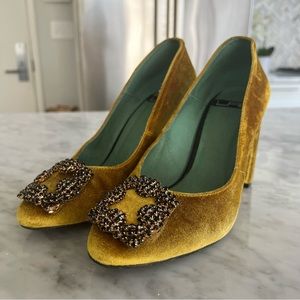 Anthropologie mustard suede heels size 38